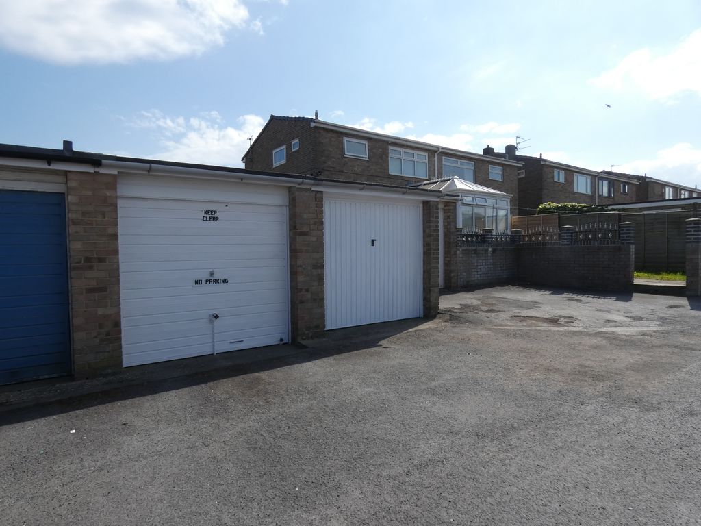 Garage (End)- click for photo gallery